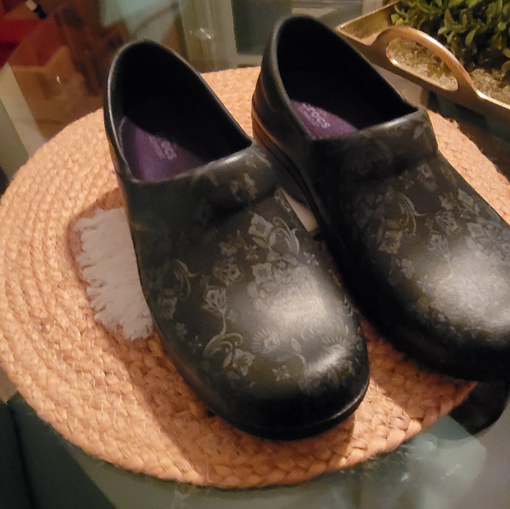 Crocs Clogs - Picture 4 of 5